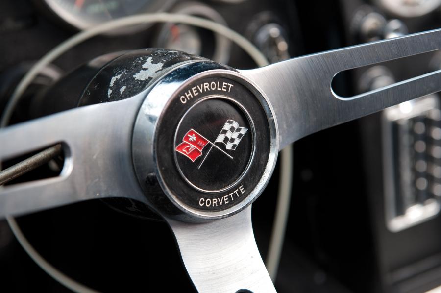 Chevrolet Corvette Stingray Convertible 1963 года  (фото 11 из 37)